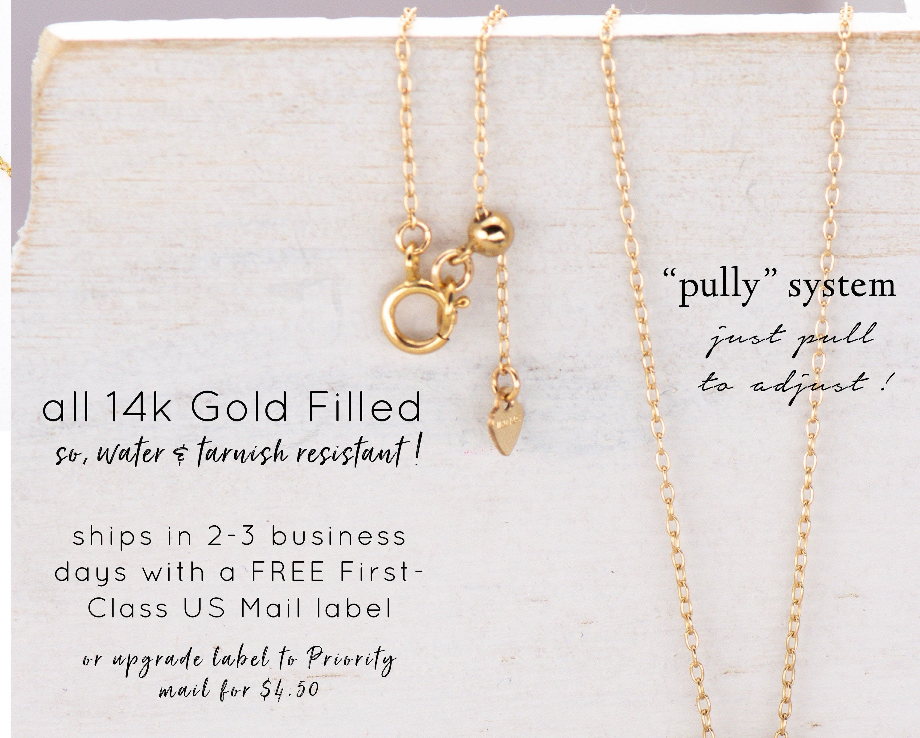 Macarena Tiny Pearls Necklace