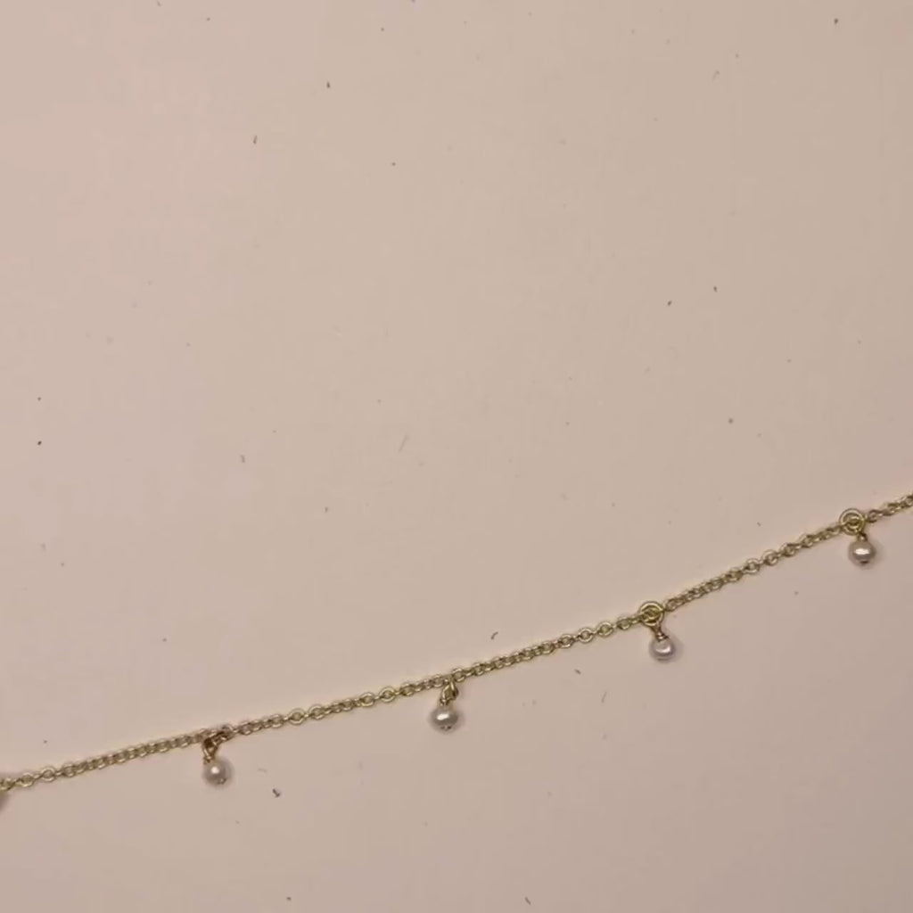 Macarena Tiny Drop Pearls Bracelet